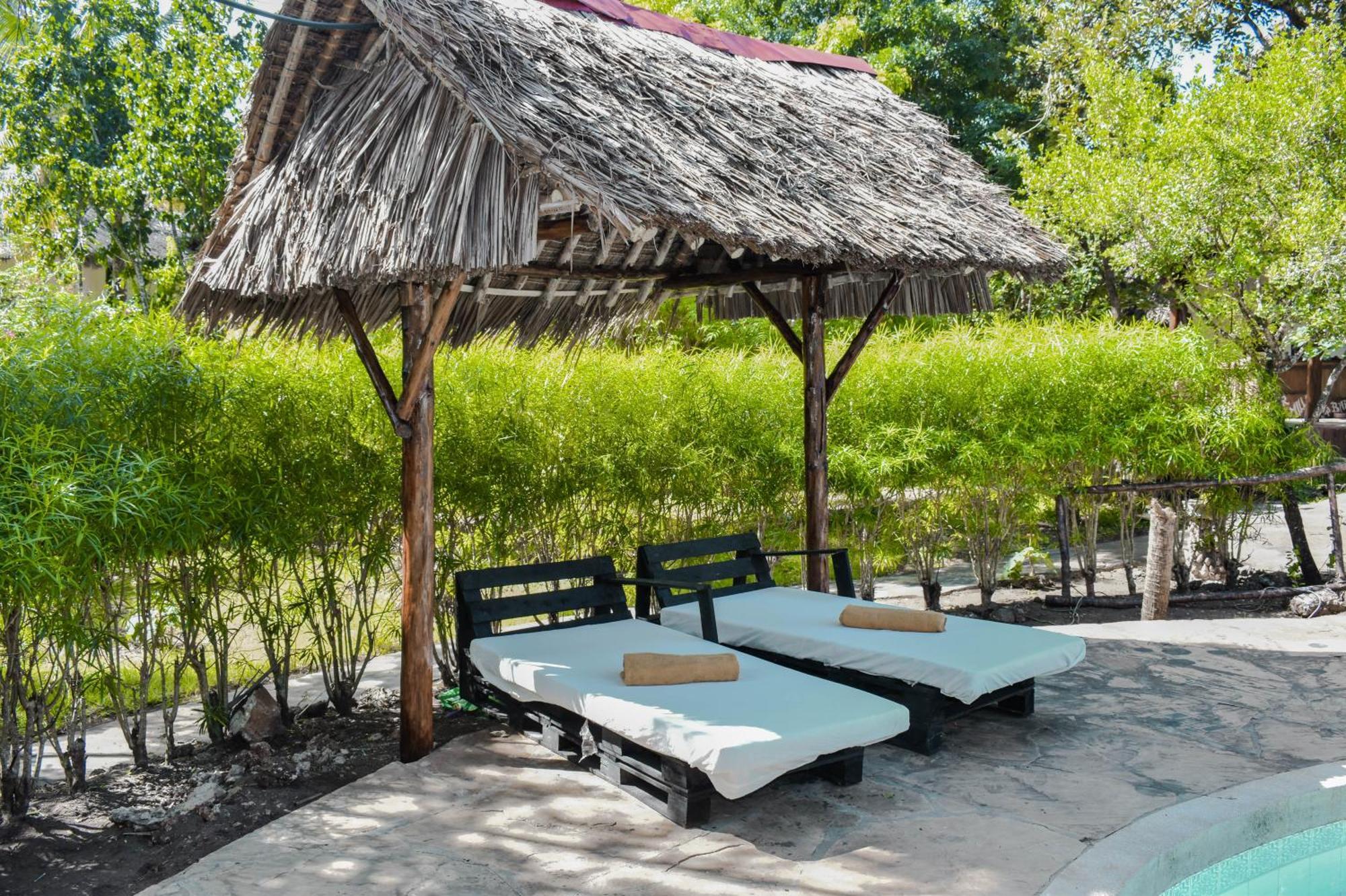 African Hut Tiny Cottage Diani Beach Exterior photo